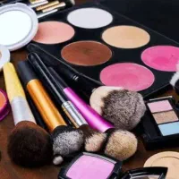 به فروشنده خانم نیازمندیم