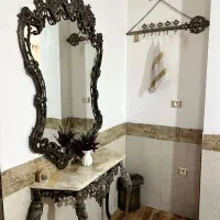 میز‌آینه برنجی،سطل و جا‌دستمال