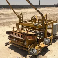 نیازمند بلوک زن