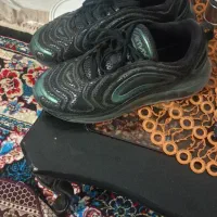 یه جفت کفش کتونی نایک سایز 39 یا 40