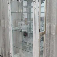 ویترین چوبی سفید