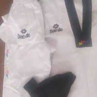 لباس تکواندو با همه وسایل هایش