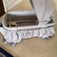 تخت کنار مادر