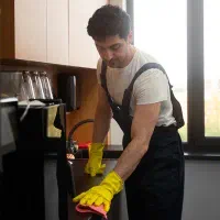 استخدام نیروی خدماتی آقا یا خانم