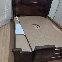 تخت خواب دو نفره تمیز و سالم همراه با کفی|تخت و سرویس خواب|خمینیشهر, |دیوار