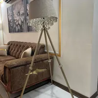 اباژور ایستاده