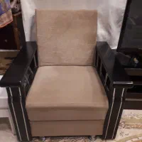 مبل تختخواب شو باکس دار و فنر ها سالم و تمیز