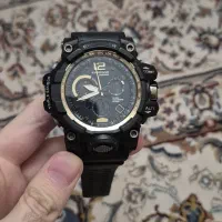 ساعت مچی مدل جی شاک کاملا سالم دارای نور شب.