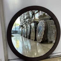 آینه با قاب مشکی