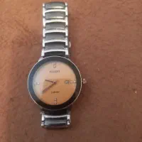 دوعدد ساعت فروشی