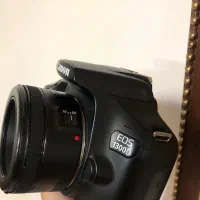 دوربین canon 1300D با لنز 50 f 1/8
