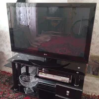 دوتا میز تلویزیون یدونه تلویزیون ۴۲اینچ