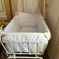 تخت کنار مادر