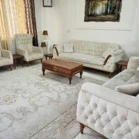 مبل راحتی همراه میز و عسلی