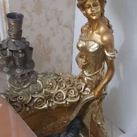 مجسمه کنار سالتی