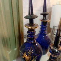 یک جفت تنگ کله شاخدار بزرگ