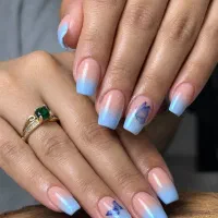 خدمات کاشت ناخن و آموزش تخصصی ناخن