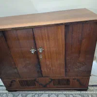 تلویزون کمدی قدیمی تمیز