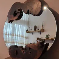 آینه با قاب چوبی