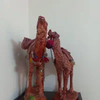 مجسمه شتر قدیمی زنگوله دار