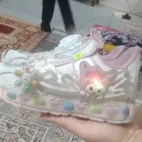 هر دو باهم ۱۰۰۰۰۰۰کتونی سایز ۲۹پوتین ۲۷