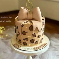 فروشنده شیرینی فروشی