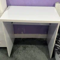 میز تحریر در حد نو