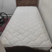 تخت تک نفره چوبی کاملا سالم به دلیل مهاجرت|تخت و سرویس خواب|رشت, چله خانه|دیوار