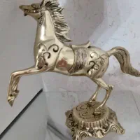 مجسمه برنزی،برنجی