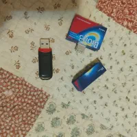 2عدد فلش 32گیگ سالم