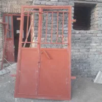 دوتا درب اتاق یه سالن آهن