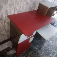 میز کامپیوتر  در حد نو