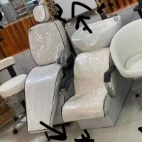 کاملا نو و همه صندلی ها به رنگ مشکی هست