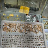 پلاک ریخته حروف مینمال گالری طلای عصرین