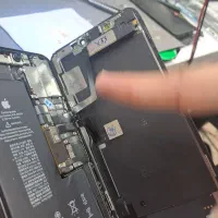 گوشی شکسته،خاموش،خراب بر می‌داریم.