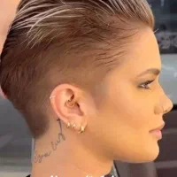 متخصص در کوتاهی و استایل مو