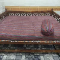 تخت سنتی بزرگ چوب راش دست ساز.  2در 1/5سایز|تخت و سرویس خواب|دورود, |دیوار