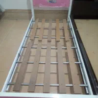 تخت یک نفره صورتی|تخت و سرویس خواب|بهمن صغاد, |دیوار