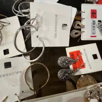 گوشواره بدل،|بدلیجات|کیش, |دیوار