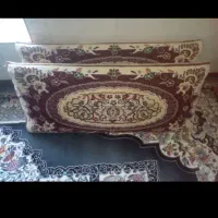 یک جفت پشتی ویک عددفرش