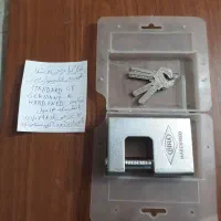 قفل اویز کتابی برنجی روکشدار زد برش گیرا کامپو