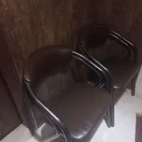 مبل فرفورژه ۶ نفره کارکرده.و ۴ عدد صندلی در حد نو