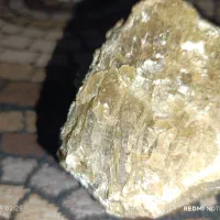 آرگونیت طلایی معدنی