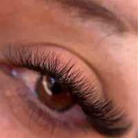 تخفیف خدمات اکستنشن مژه و لیفت ابرو