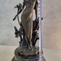 مجسمه برنزی دختر جنگل ونیلوفر وگوی به دست|مجسمه، تندیس، ماکت|تهران, فردوسی|دیوار