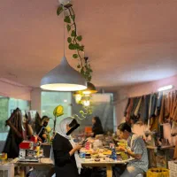 نیرو خانم  برای تولید کیف چرم