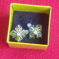 گوشواره بسیار زیبا نگین جواهر