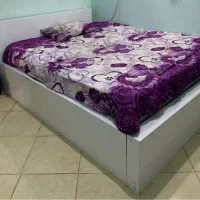 تخت دو نفره به همراه میز