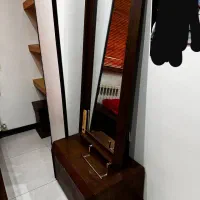تخت چوبی ۱۸۰ در ۲۰۰ با آینه و کنسول و تشک طبی