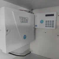 نصاب حرفهای دوربین و سیستمهای امنیتی و نظارتی